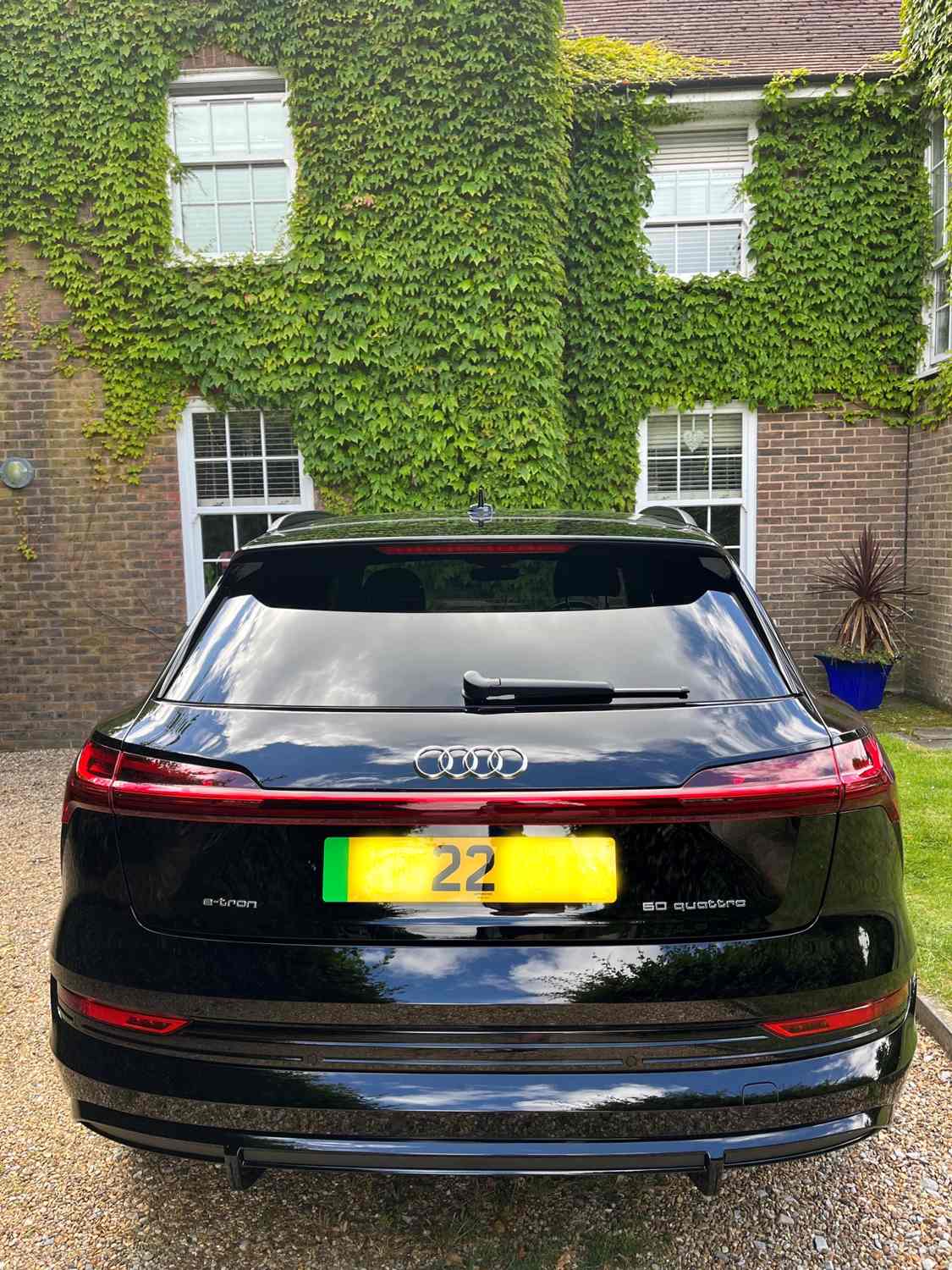 Audi-E-tron-Estate-230kW-50-Quattro-71kWh-Black-Edition-5dr-Auto-Electric-Car-Leasing-Advice