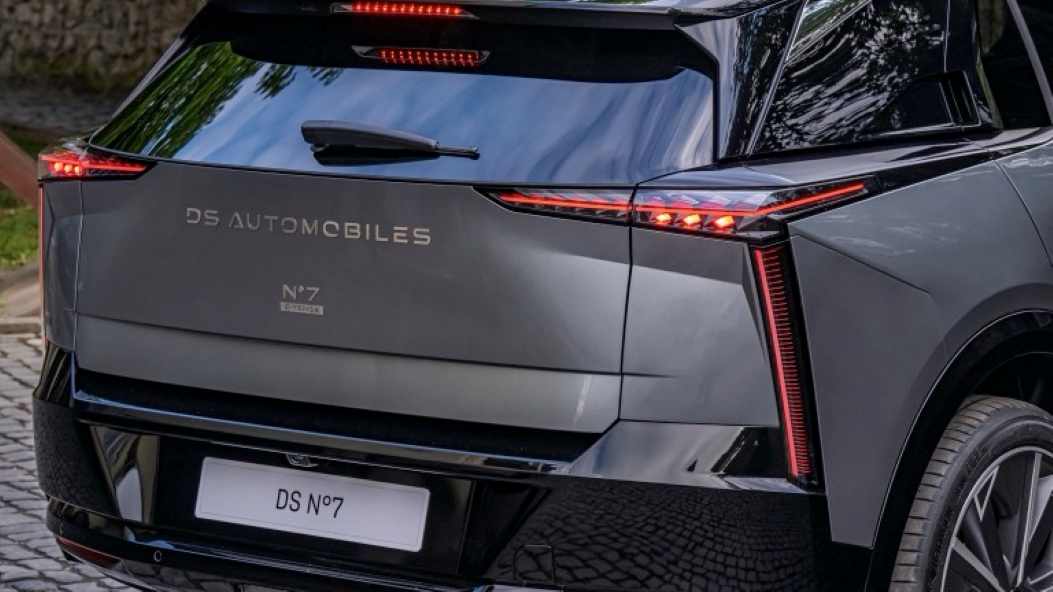 DS Nº7 Electric Car Leasing