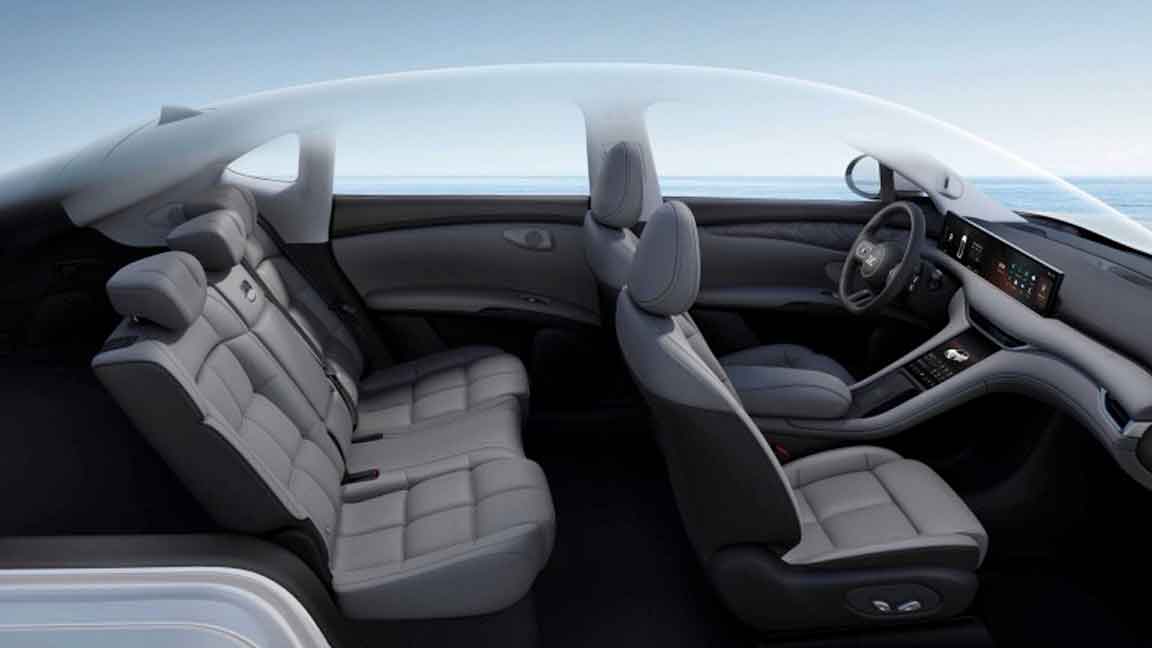 MG IM6 Electric Car Lease Interior