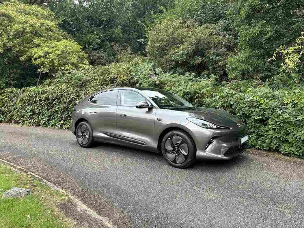 MG IM6 SUV Electric Car Lease