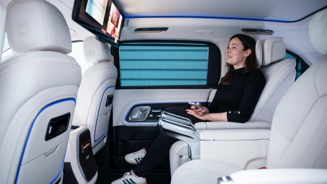 Mercedes-Benz VLE 300 Electric Car Lease Footballer