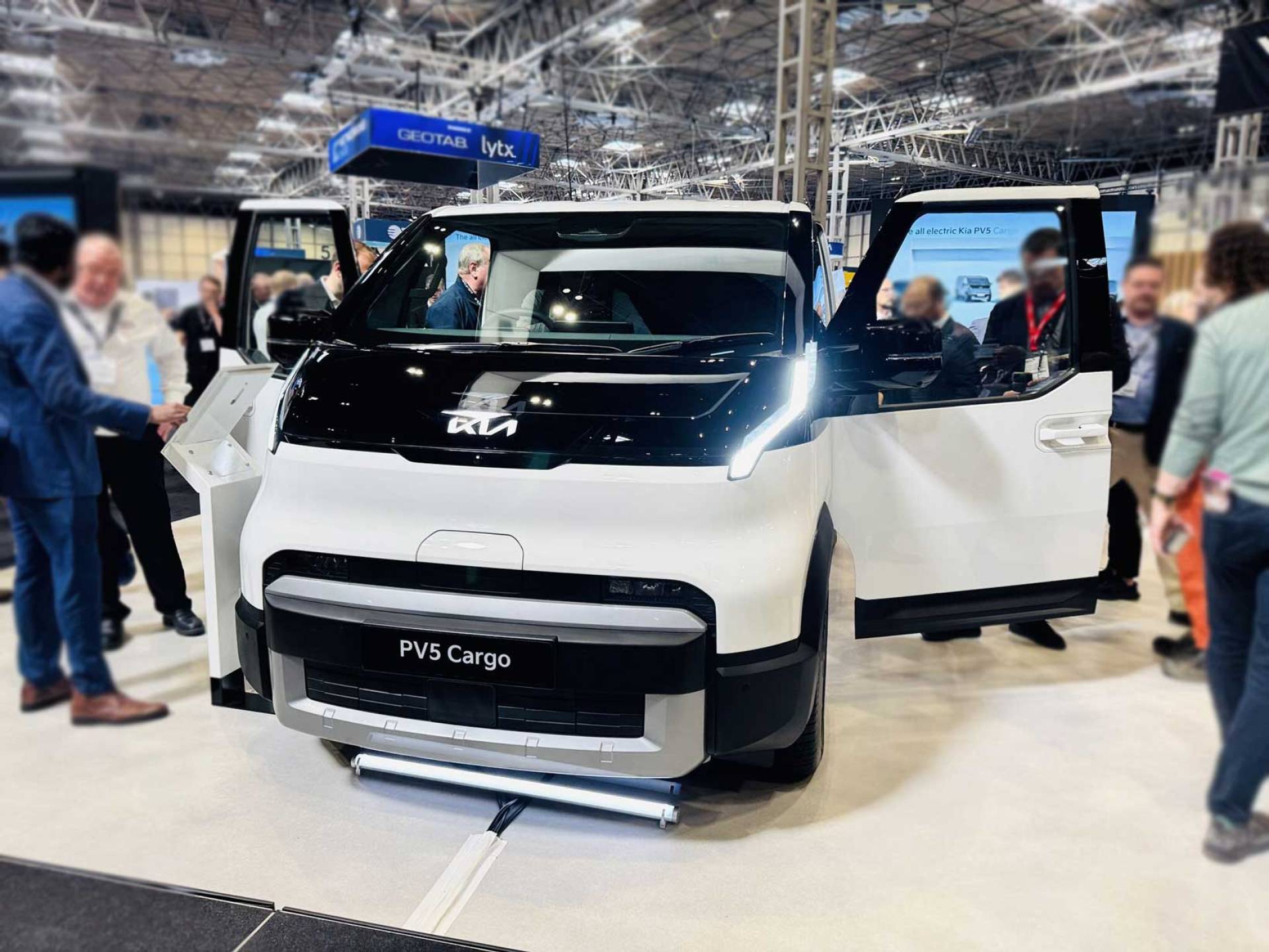 Taking your commercial and van fleet electric with the new Kia PV5 Lease