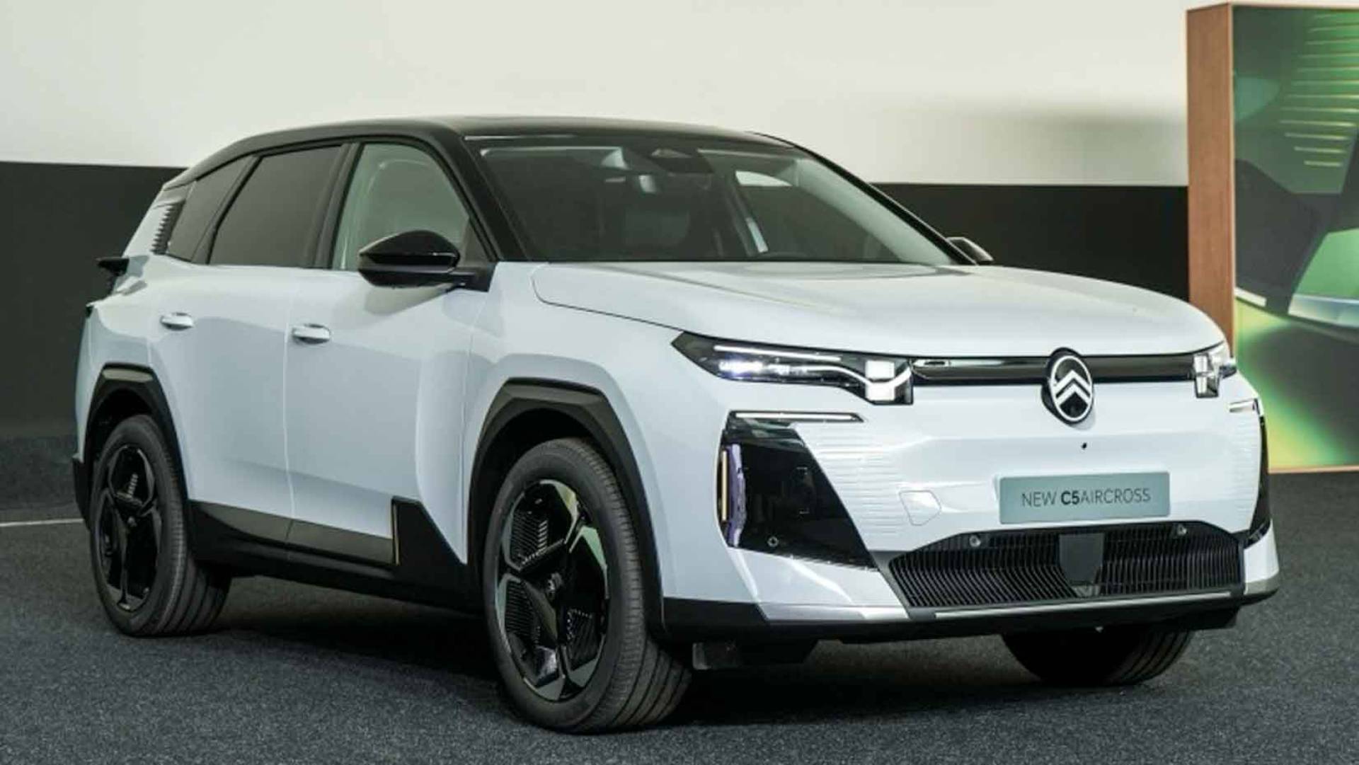 Your Definitive Guide to the Citroen C5 Aircross Comfort Electric Car Lease