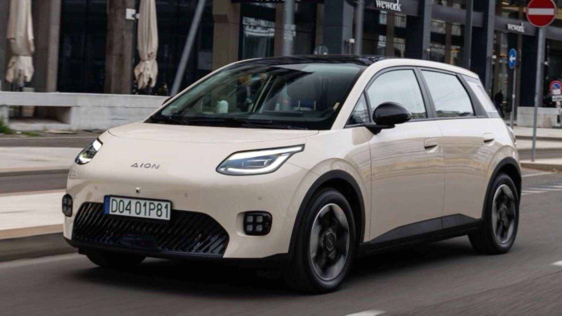 Your Definitive Guide to the GAC AION UT Electric Car Lease (and the Rolls-Royce