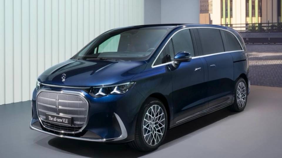 Why footballers and celebrities will all soon be driving the new Mercedes-Benz VLE 300 Electric Car Lease