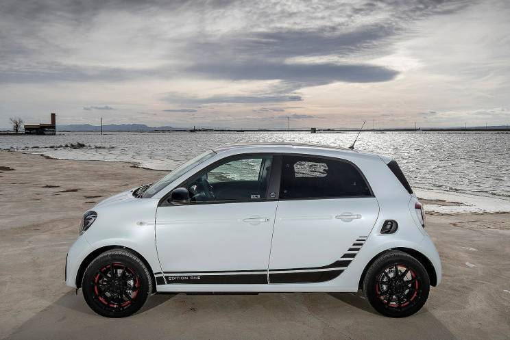 Image 1: Smart Forfour Electric Hatchback 60KW EQ Exclusive 17KWH 5dr Auto [22kwch]