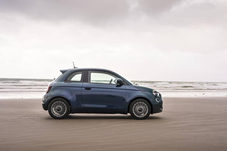 Image 2: Fiat 500 Electric Hatchback 70KW Action 24KWH 3dr Auto