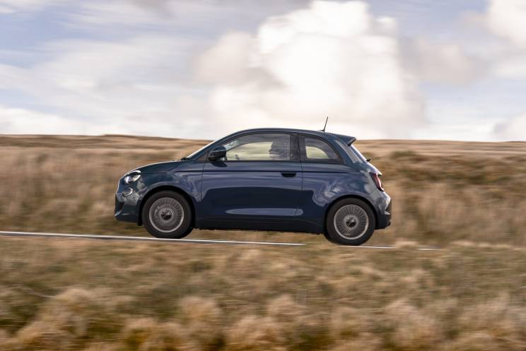 Image 6: Fiat 500 Electric Hatchback 70KW Action 24KWH 3dr Auto